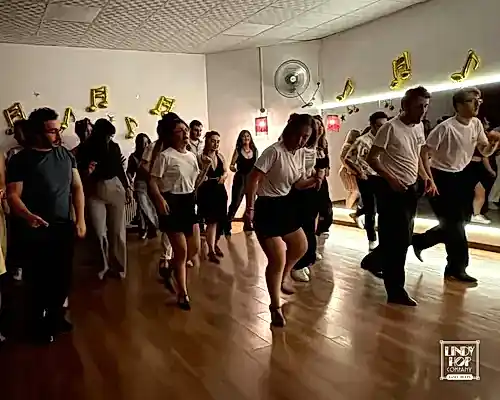 Lindy Hop Company - 1. Fotoğraf Lindy Hop Company - 1. Fotoğraf